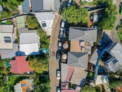Vue aérienne de la Résidence Georgette à Terre-Sainte avec ses terrasses et places de parking