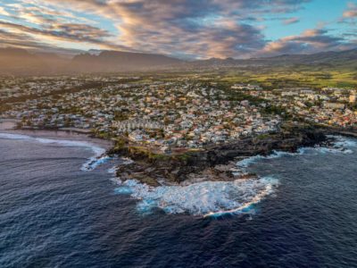 Coucher de soleil sur le quartier de Terre-Sainte vu depuis la mer