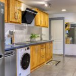 Cuisine toute équipée moderne de l'appartement T3